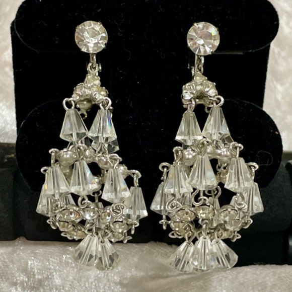 Vintage HATTIE CARNEGIE Austrian Crystal Chandelier Earrings RARE Retro Chic - Picture 3 of 15